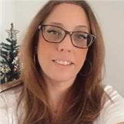 Sou fluente no idioma e tenho 20 anos de experiência dando aulas a executivos nas empresas, grupos e individuais e também adolescentes em aulas de reforço